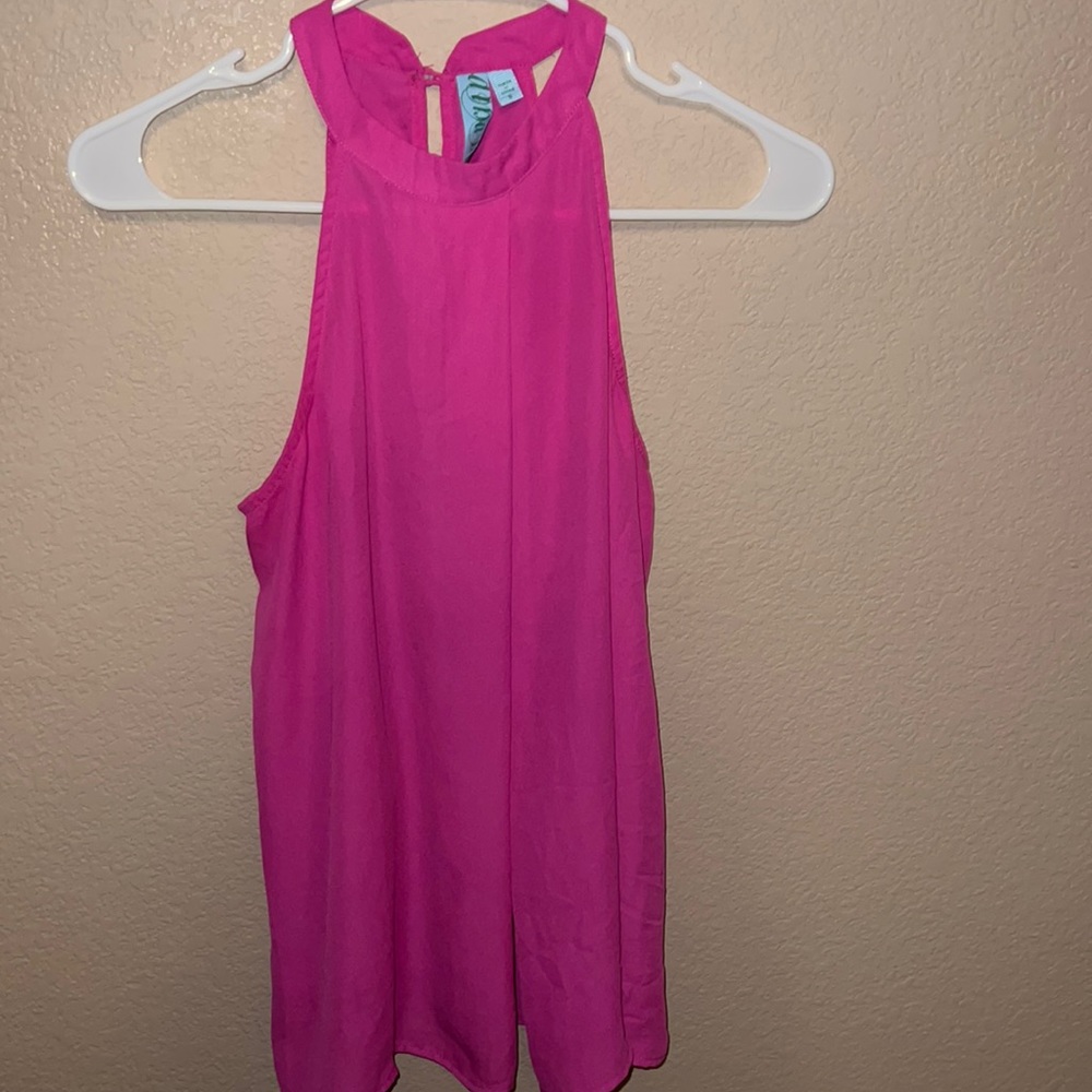 Sleeveless/tank, hot pink & flowy